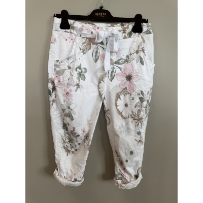 Magiska caprishorts i rosablommigt
