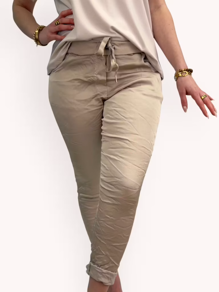 Magiska byxor i glansig beige