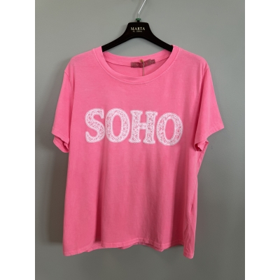 T-shirt i rosa med SOHO tryck i vitt