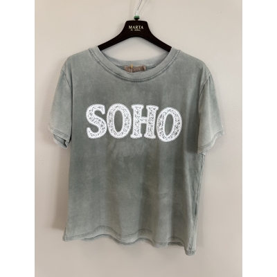 T-shirt i armygrönt med SOHOtryck i vitt