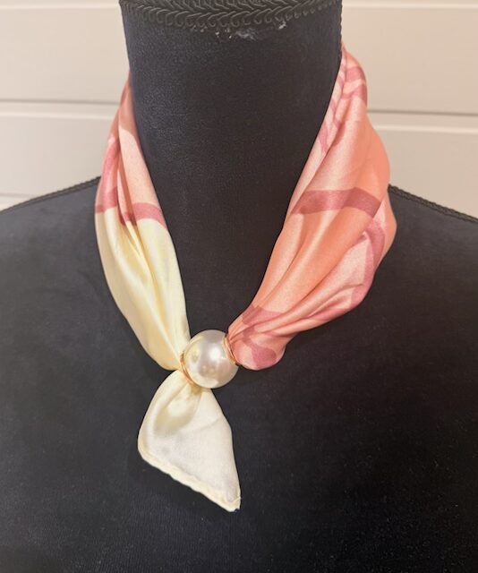 Sjal mönstrad rosa/beige med magnet