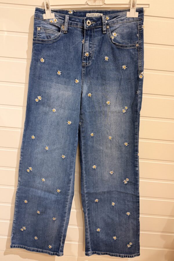 ✨ Jeans med broderade blommor – Caramell Fashion