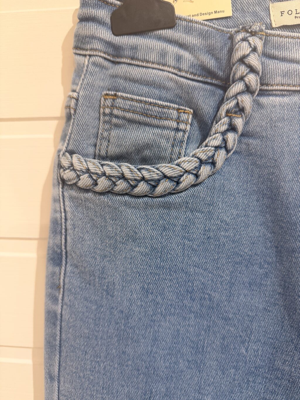 ✨ Stretchjeans med dekorativ fläta – Caramell Fashion( EJ BYTE,RETURRÄTT)