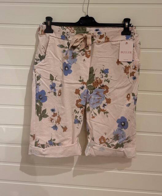 Blommiga magiska caprishorts med rosa botten