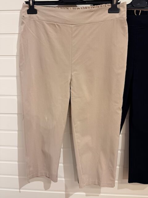 Beige capribyxa i härlig tunn kvalite