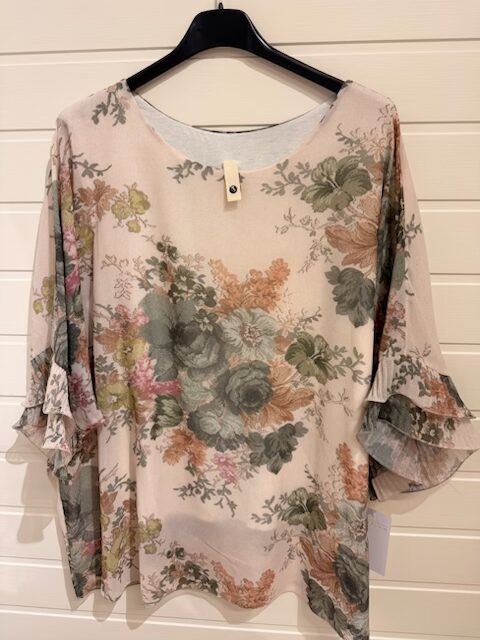 Fin grönblommig chiffongblus