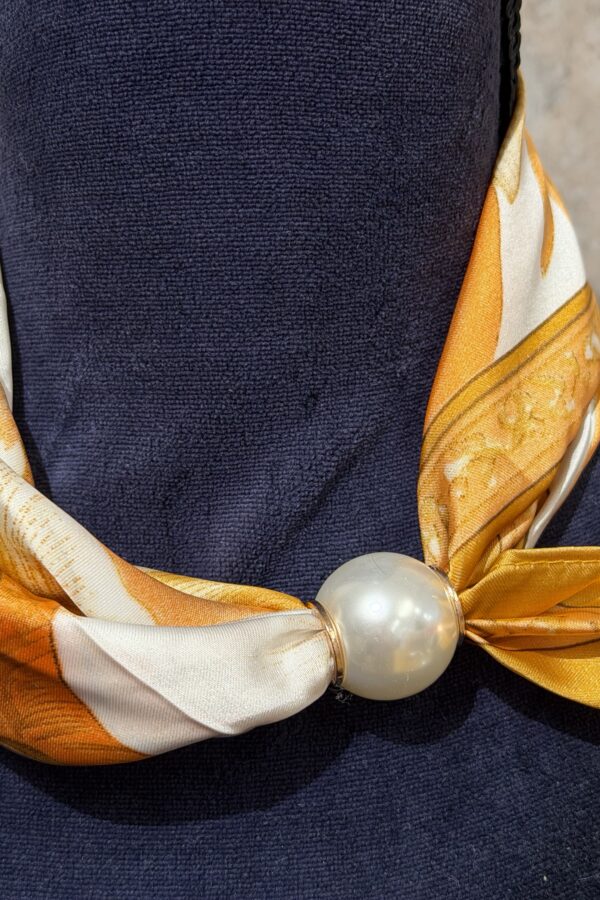 ✨💎 MÖNSTRAD SATINSCARF MED MAGNETPÄRLA 💎✨