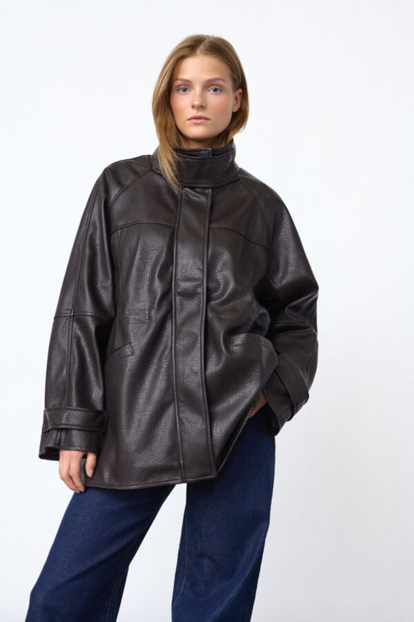 ✨ LIVIO JACKA FRÅN SISTERS POINT – OVERSIZED & SUPERTRENDIG ✨