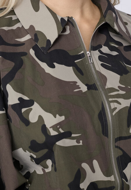 ✨ NELLY JACKA FRÅN SISTERS POINT – CAMOUFLAGE MED ATTITYD ✨