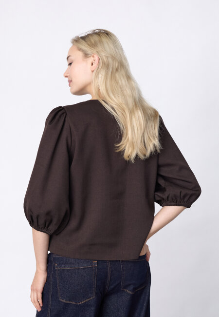 ✨ VIKSA BLUS FRÅN SISTERS POINT – ELEGANT MED EXKLUSIVA DETALJER ✨