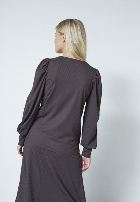 ✨ VYA BLUS FRÅN SISTERS POINT – FEMININ, FIGURNÄRA & TIDLÖS ✨
