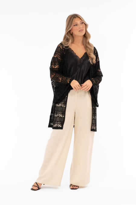 Härlig svart virkad kaftan