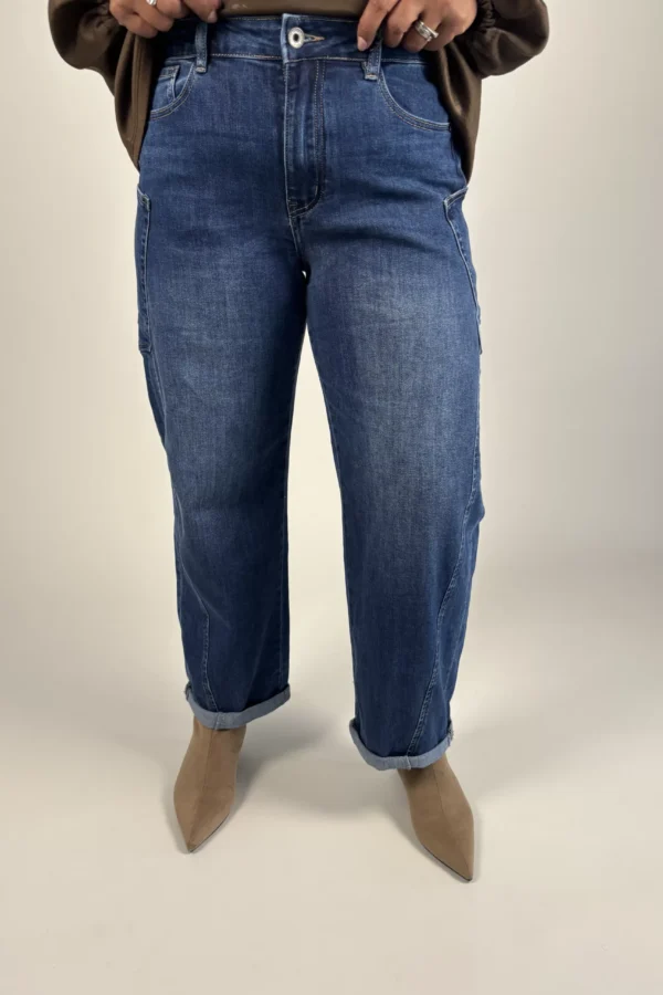 Tuffa och coola barreljeans i mörk denim
