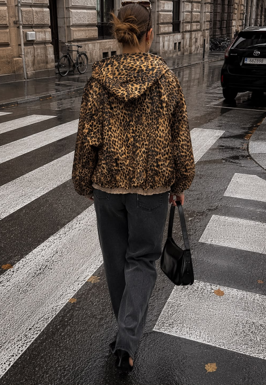 ✨ Vändbar jacka – två snygga looks i ett! 🐆 - Bild 4