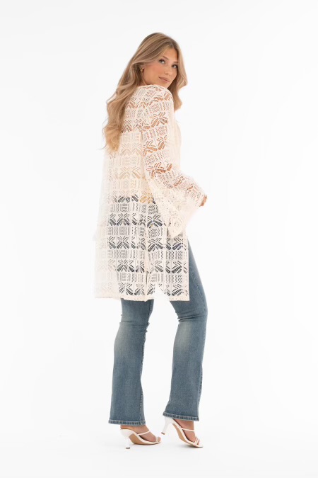 Härlig virkad kaftan i creme
