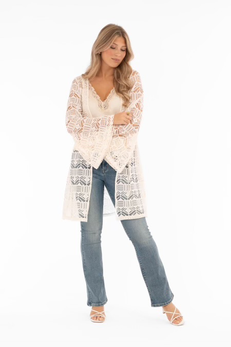 Härlig virkad kaftan i creme