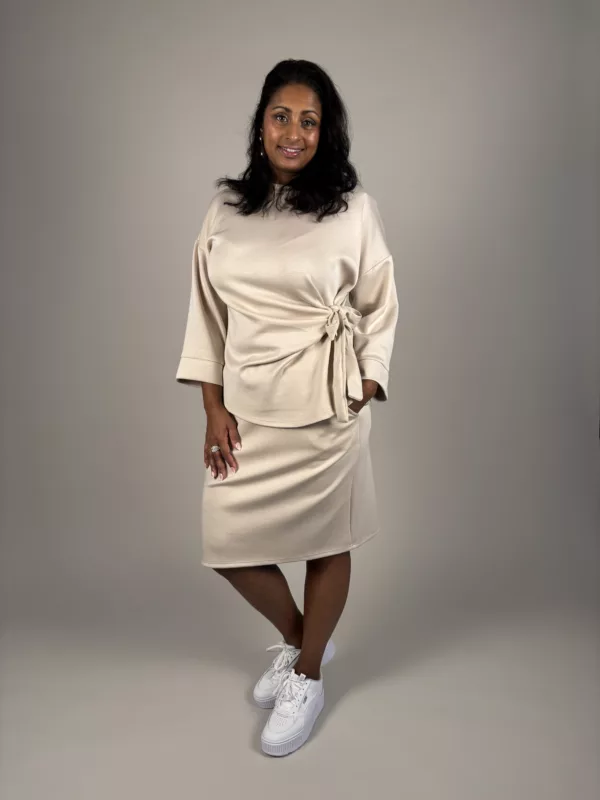 Beige knyttopp i en härlig viskosmix