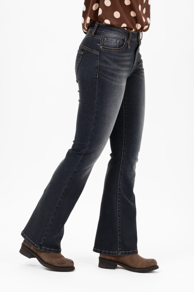 Coola bootcut-jeans i klassisk femficksdesign
