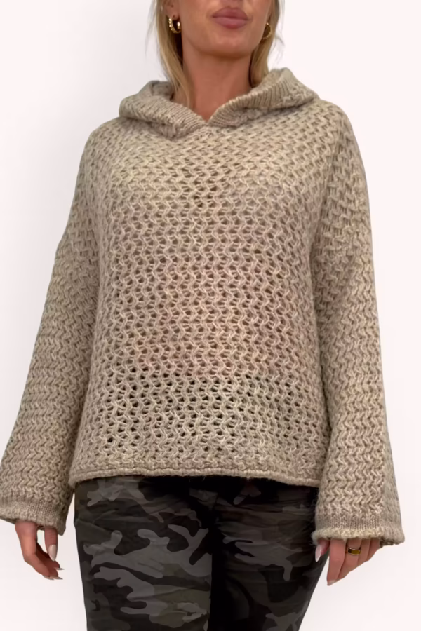 Stickad huvtröja i beige