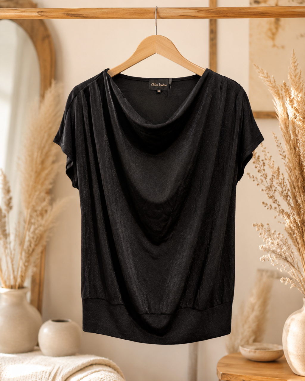 🖤 Caramell Fashion – elegant topp med draperad halsringning 🖤