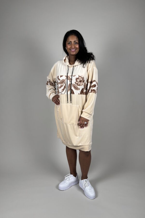 Beige hoodieklänning