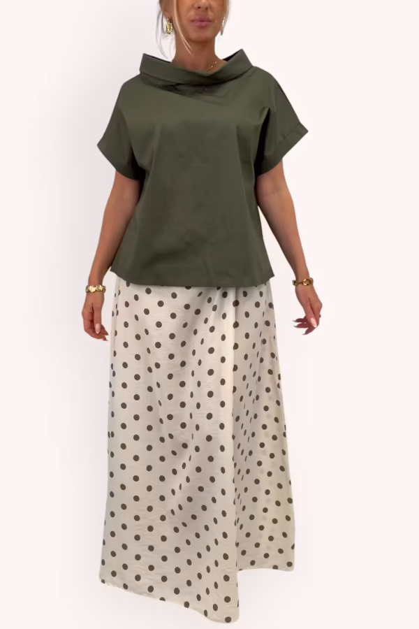 Stilren blus med dubbelvikt krage i khaki