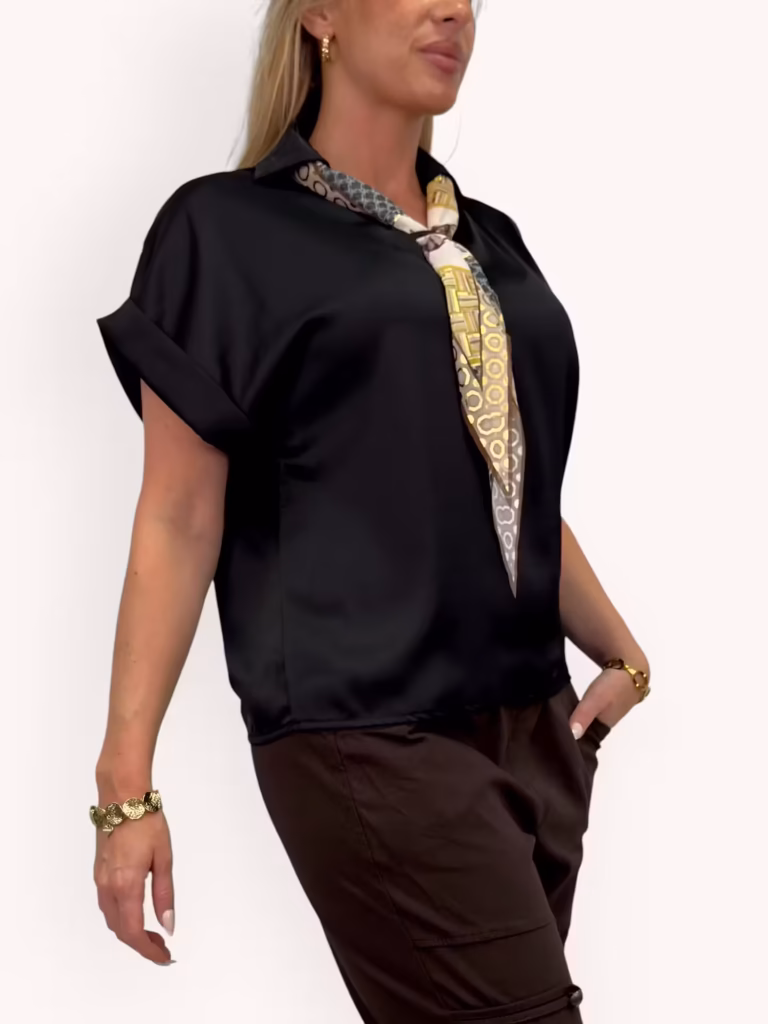 Fin svart blus med tillhörande scarfes