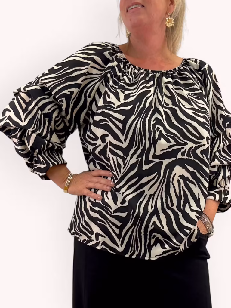 Glansig blus med volymärm i zebraprint