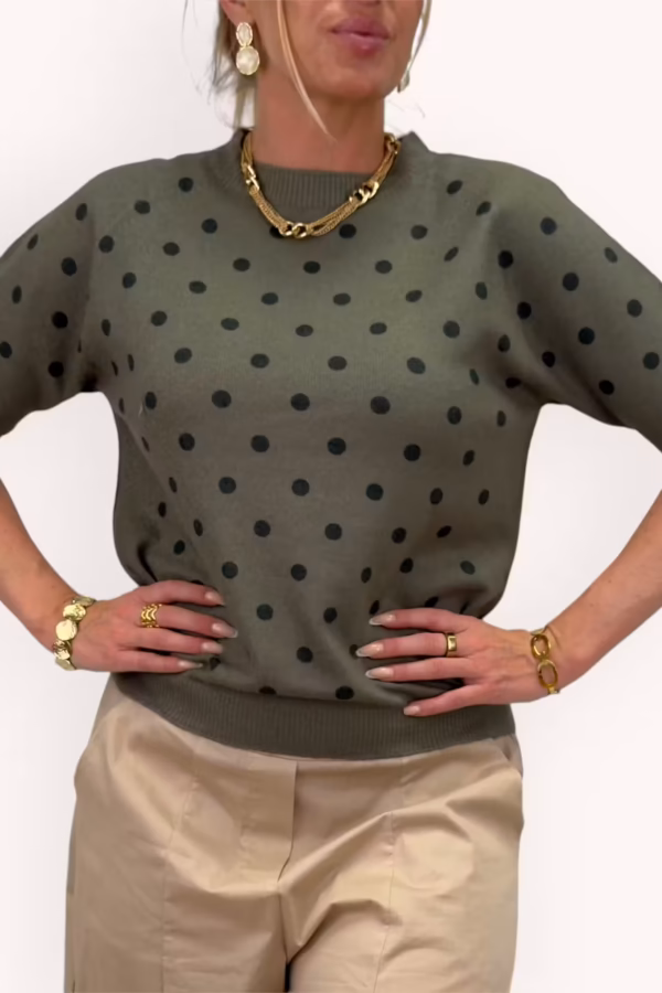 Stickad prickig tröja i khaki