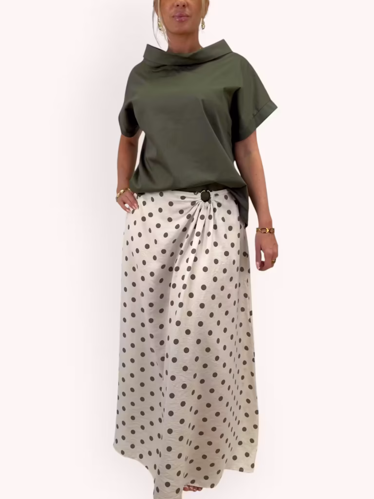 Stilren blus med dubbelvikt krage i khaki