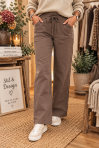 Flare-byxa med perfekt fall och lyxig känsla i mörk taupe