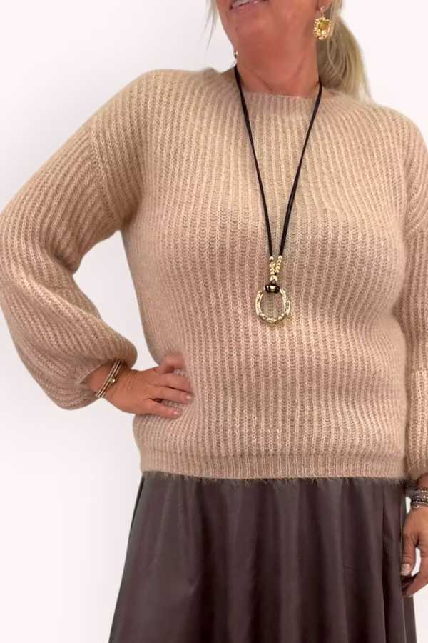 Beige stickad tröja med ballongärm