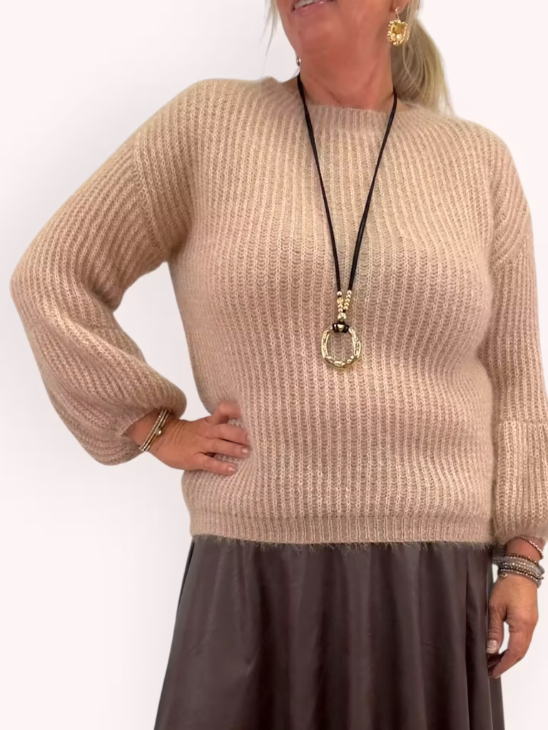 Beige stickad tröja med ballongärm